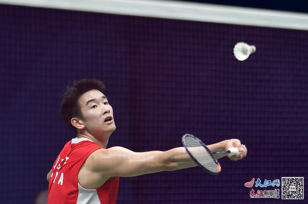 容納數萬名 容納數萬名