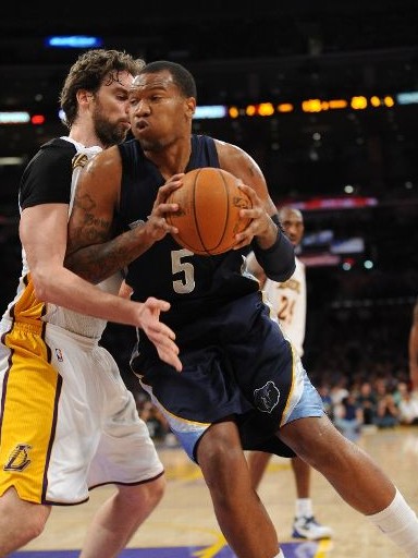 德甲揭幕战上演帽子戏法，凯恩赛后带走比赛用球