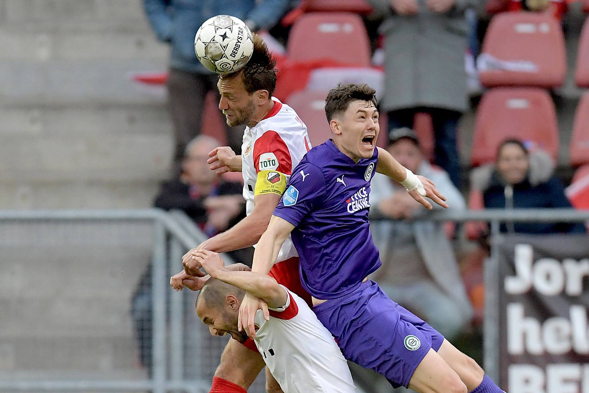 首的中场球 首的中场球